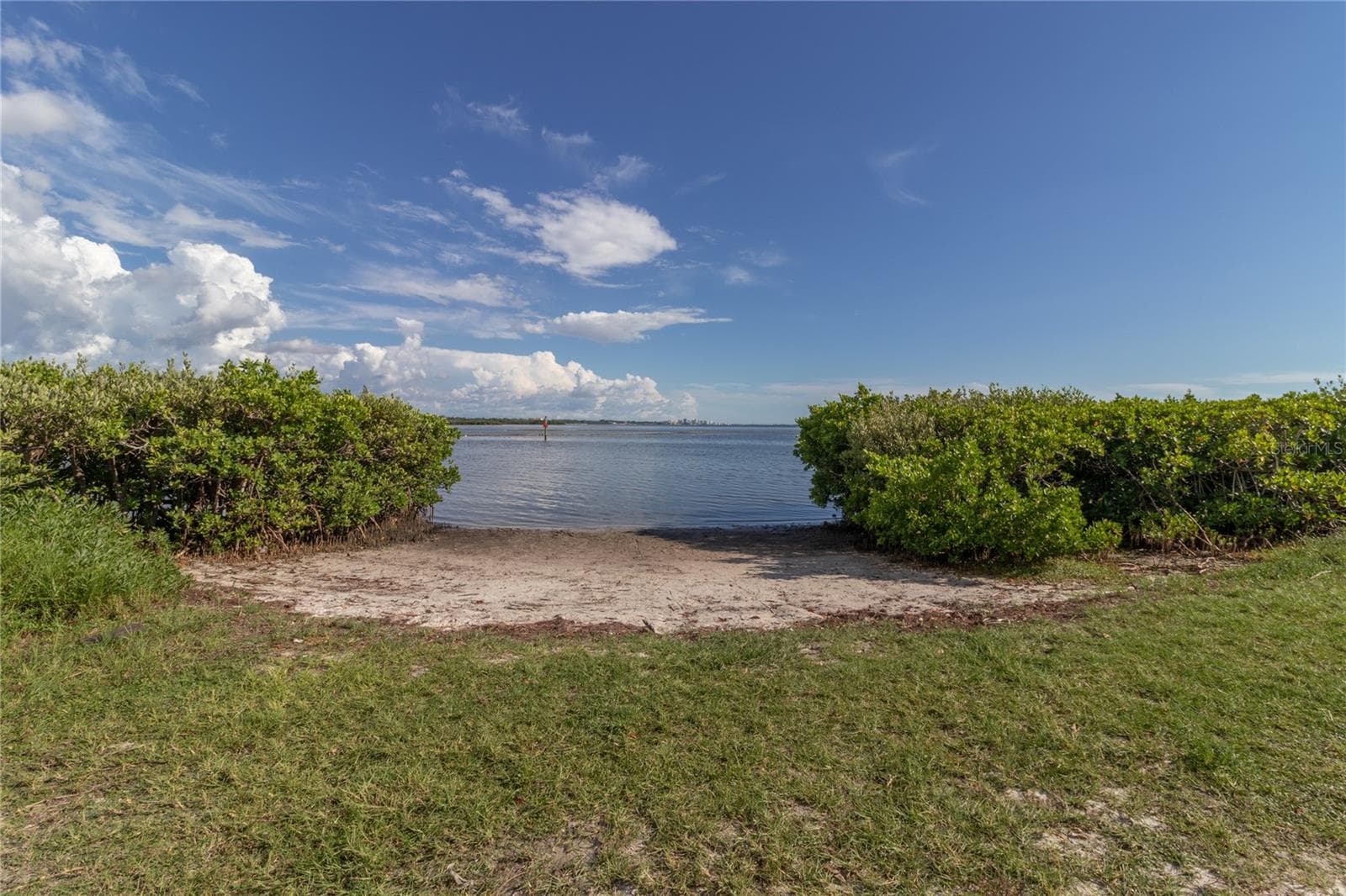 Fishing hole - 3019 FLORIDA BLVD, BRADENTON