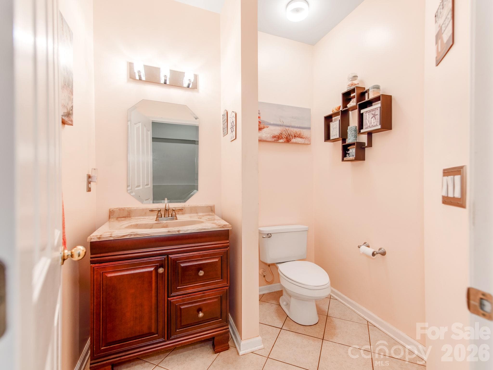 Main level powder room - 7313 Hannah Alexander Lane, Mint Hill