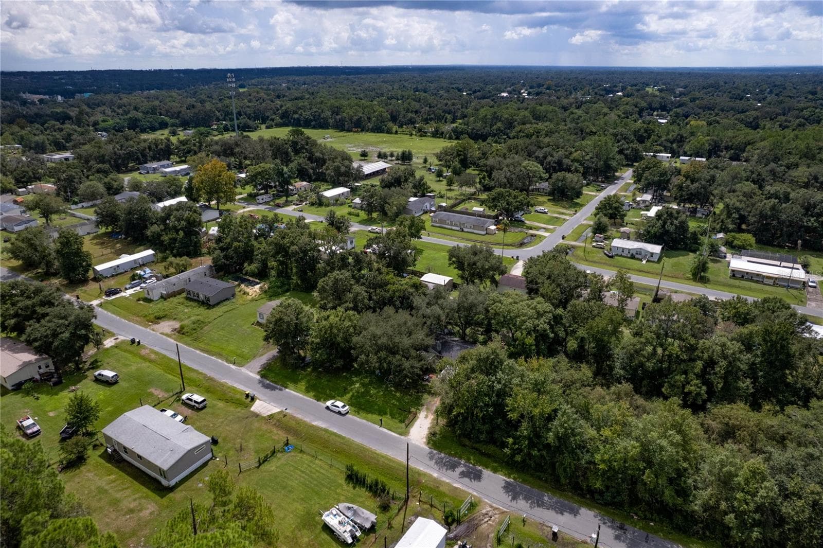 Manufactured Home at 3608 VALLEY TRL, LAKELAND, photo 4 of 33