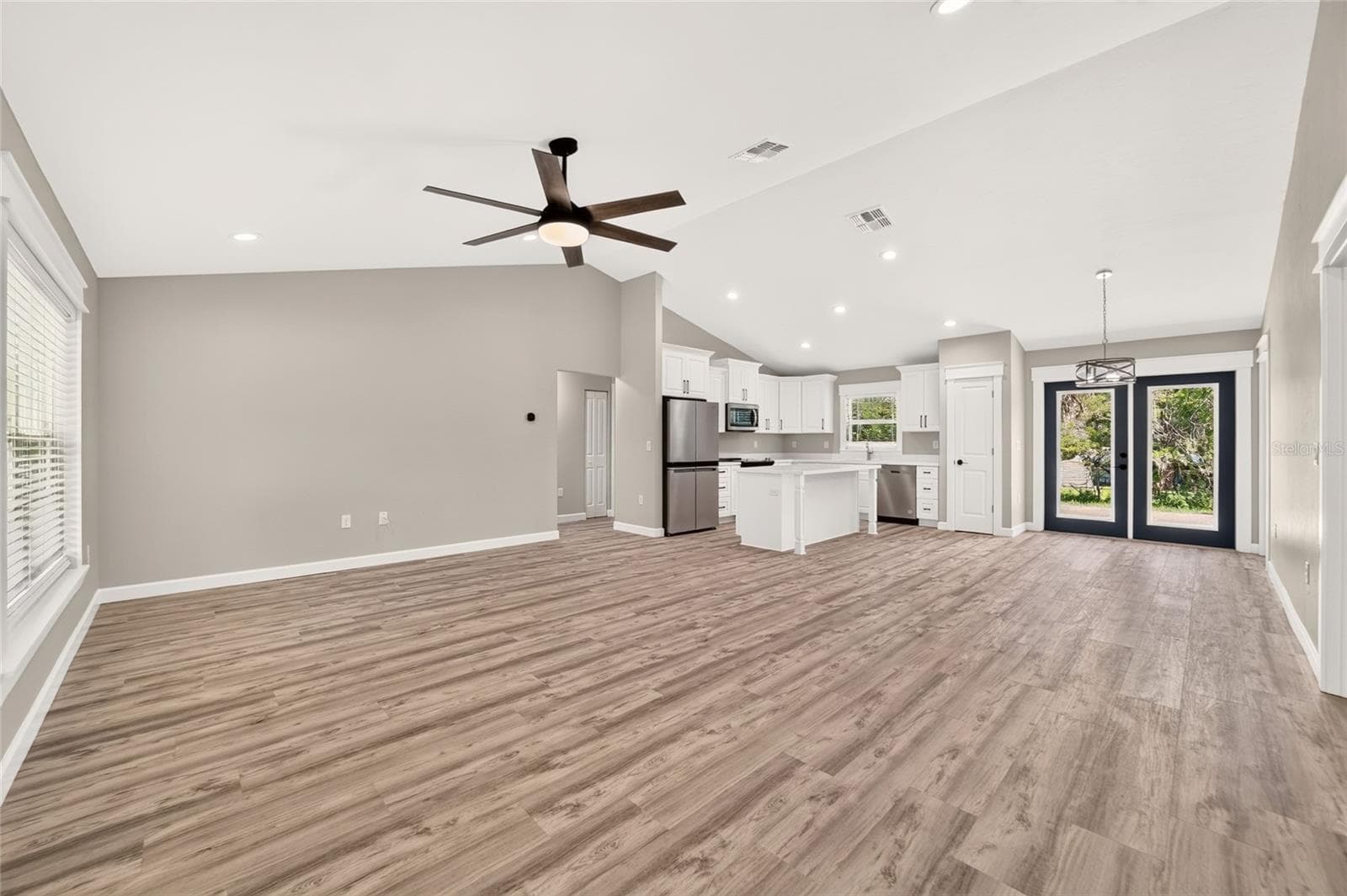 Single Family Residence at 524 NW 1ST AVE, WILLISTON, photo 21 of 43