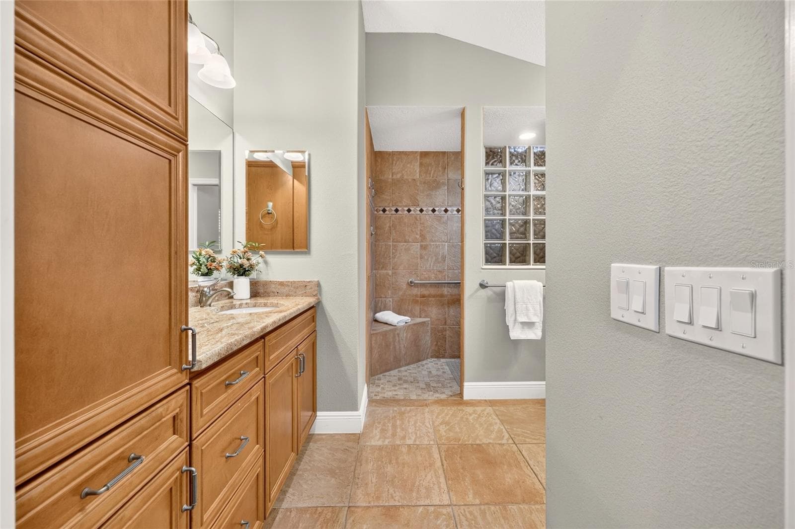 Cabinet Linen Closet, Tiled Roman Shower - 2084 NORDIC LN, THE VILLAGES