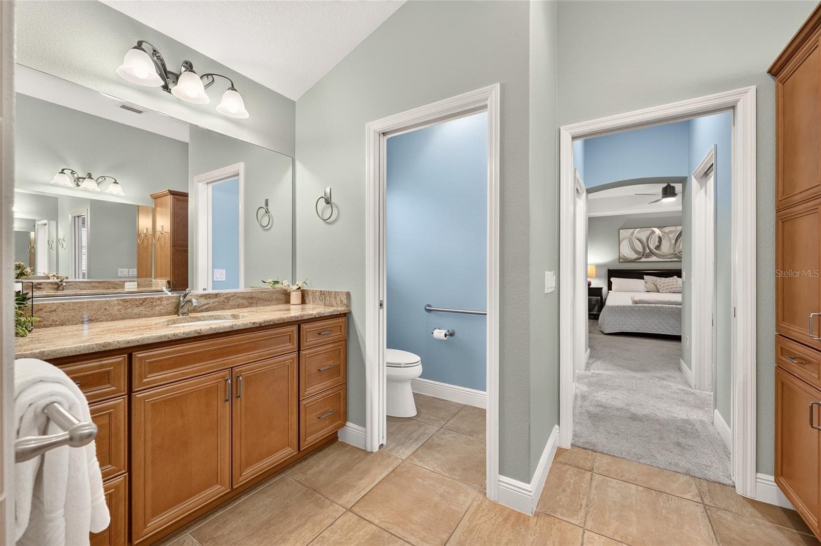 Split Vanities and Private Privy - 2084 NORDIC LN, THE VILLAGES