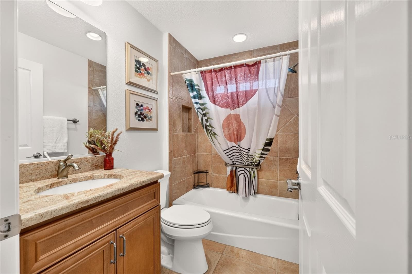 Bathroom 2 with Tub/Shower Combo & Granite Countertops - 2084 NORDIC LN, THE VILLAGES