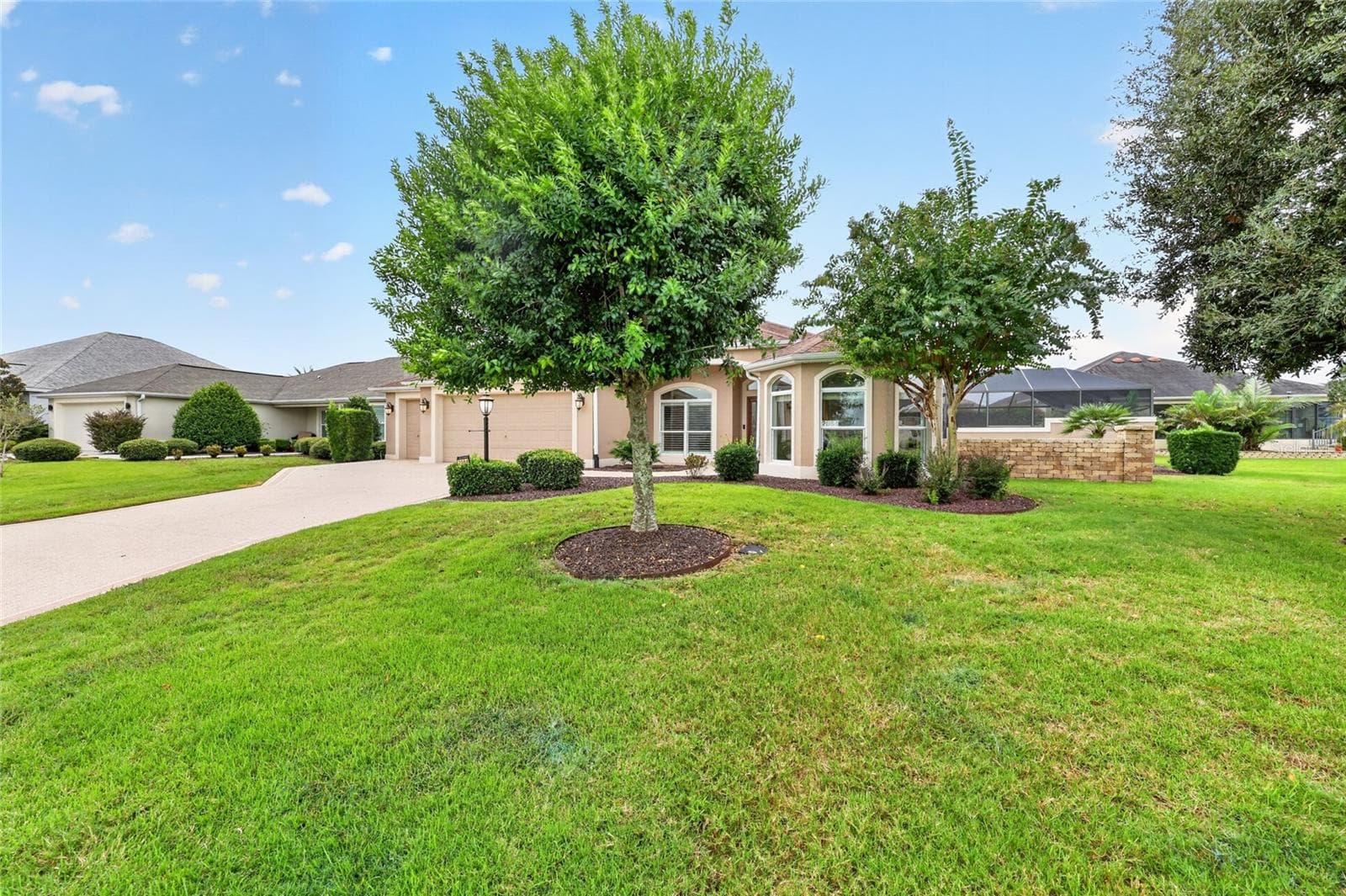 Mature Landscaping with Rock Mulch in Front - 2084 NORDIC LN, THE VILLAGES