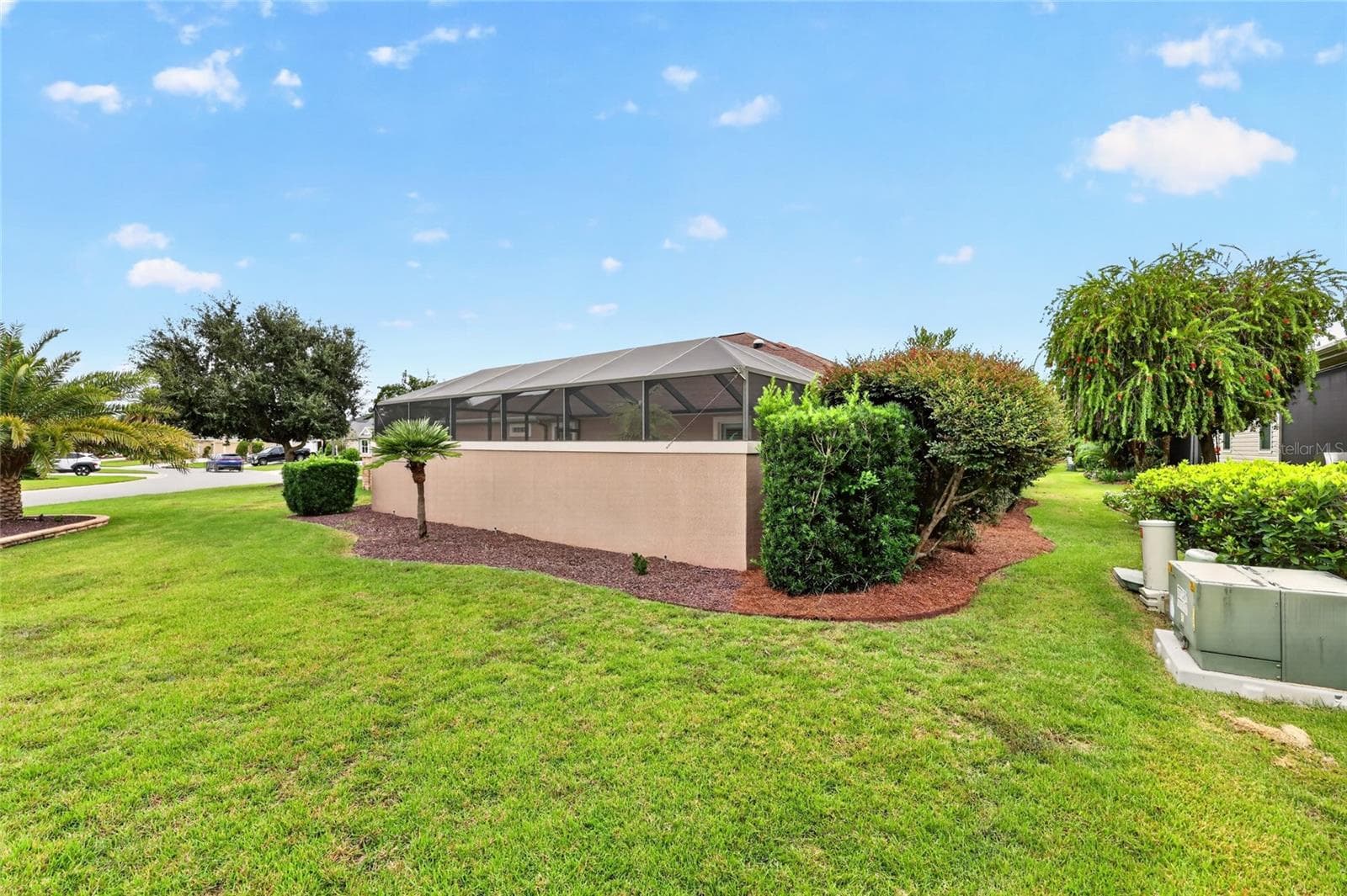 Side Yard - 2084 NORDIC LN, THE VILLAGES