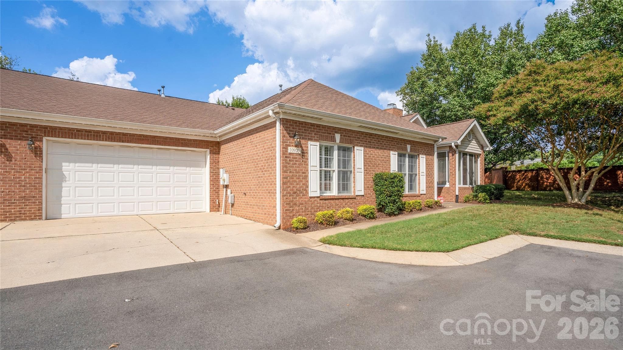 Condominium at 10925 Oakside Court, Pineville, photo 3 of 29