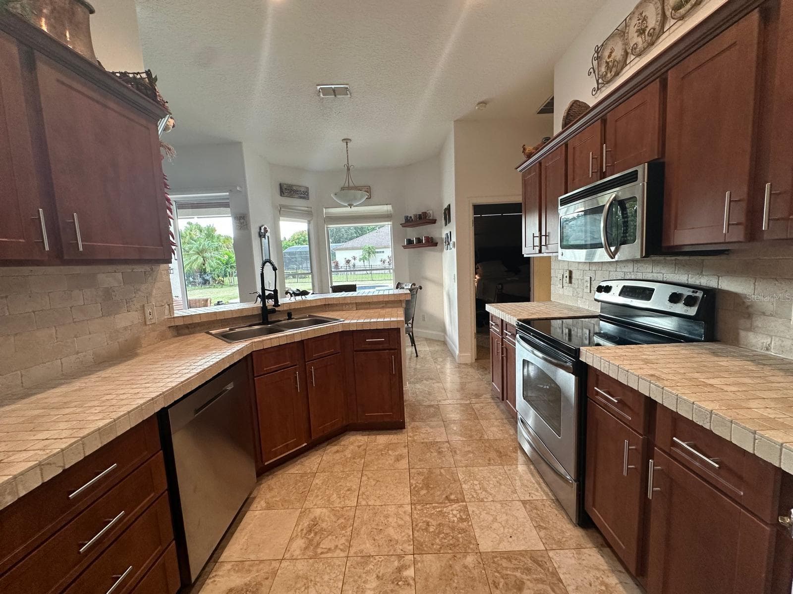 Kitchen - 10349 POINTVIEW CT, ORLANDO