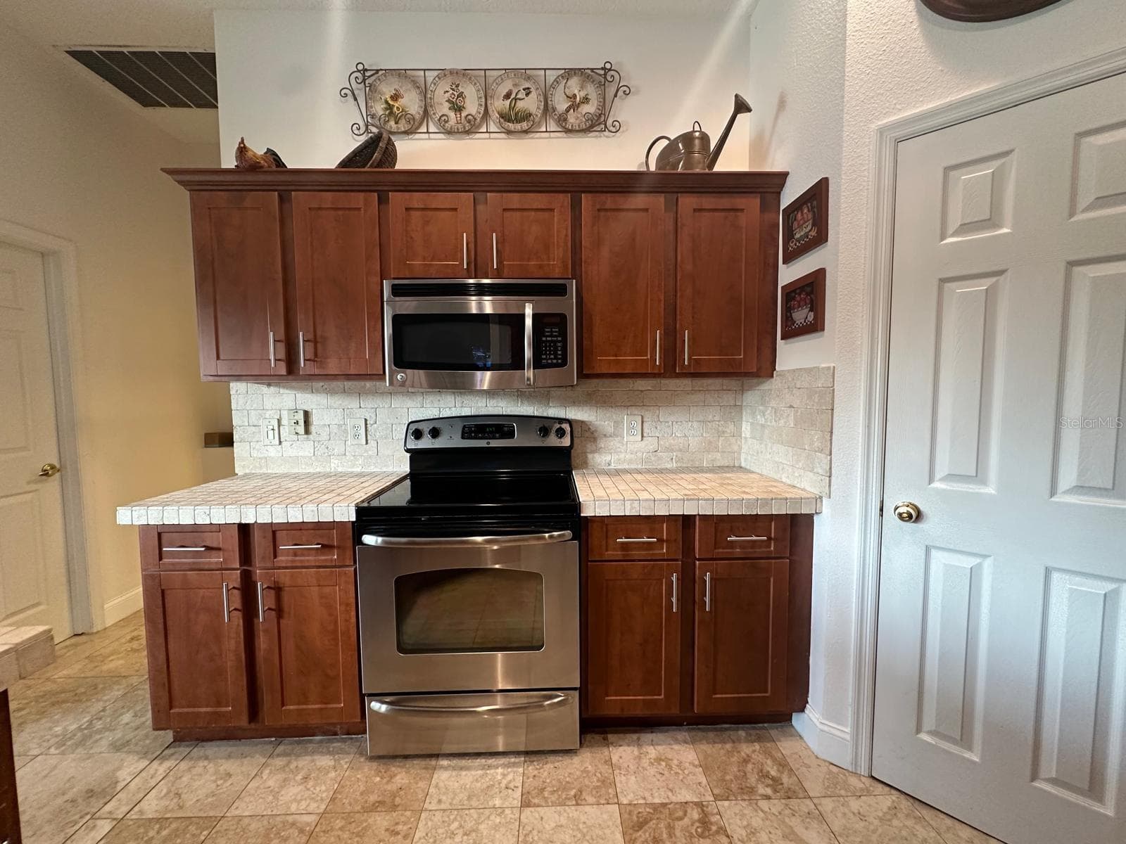 Single Family Residence at 10349 POINTVIEW CT, ORLANDO, photo 15 of 35