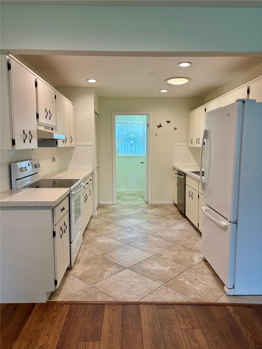 Kitchen - 8920 SW 97TH LANE RD #F, OCALA