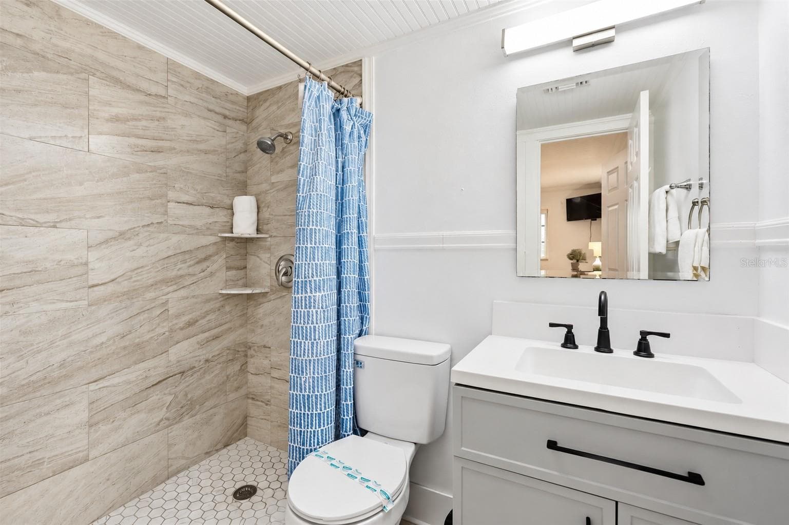Single Family Residence at 28 SEASIDE CT, HOLMES BEACH, photo 27 of 61