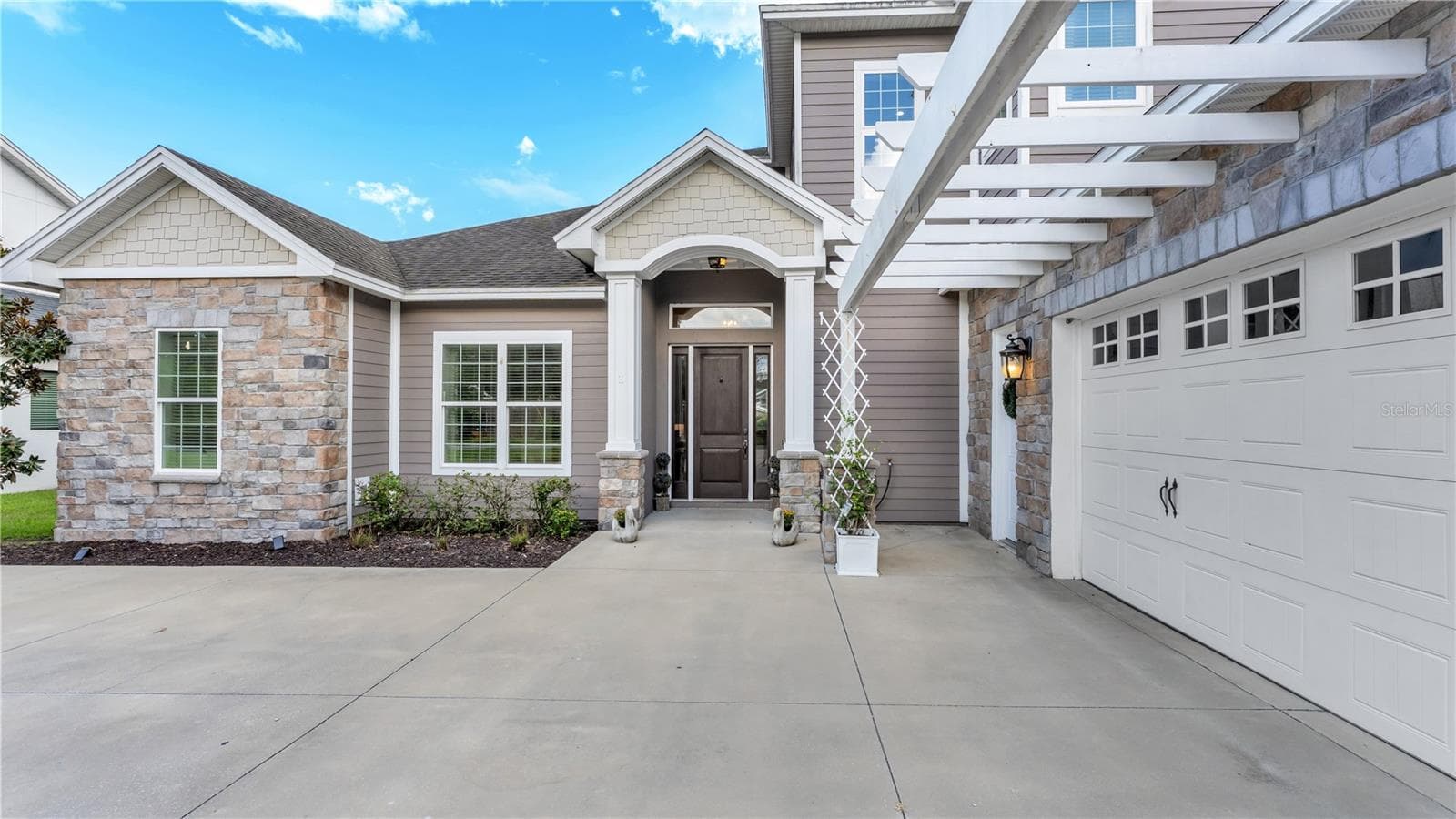 Single Family Residence at 1539 HOLLINGSWORTH CREEK CT, LAKELAND, photo 2 of 50