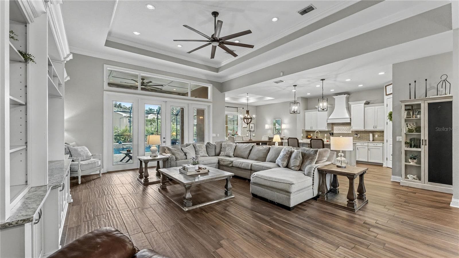 Single Family Residence at 1539 HOLLINGSWORTH CREEK CT, LAKELAND, photo 4 of 50