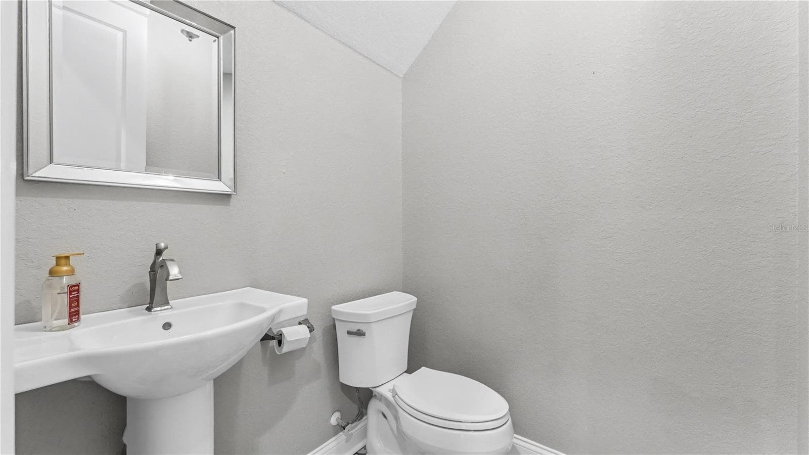 Single Family Residence at 1539 HOLLINGSWORTH CREEK CT, LAKELAND, photo 15 of 50