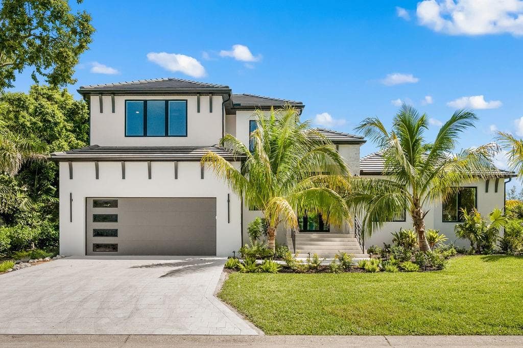 Brand-new construction with over 4,000 square feet of refined living space. - 3360 BAYOU SOUND, LONGBOAT KEY