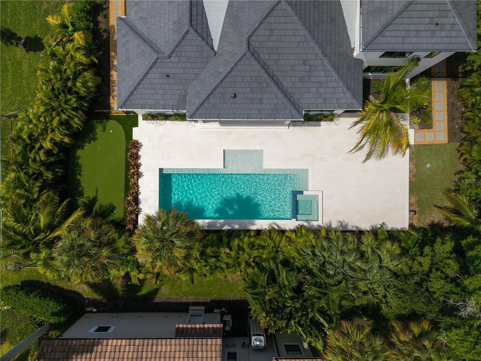 Back yard is the perfect place to entertain and even offers a putting green! - 3360 BAYOU SOUND, LONGBOAT KEY