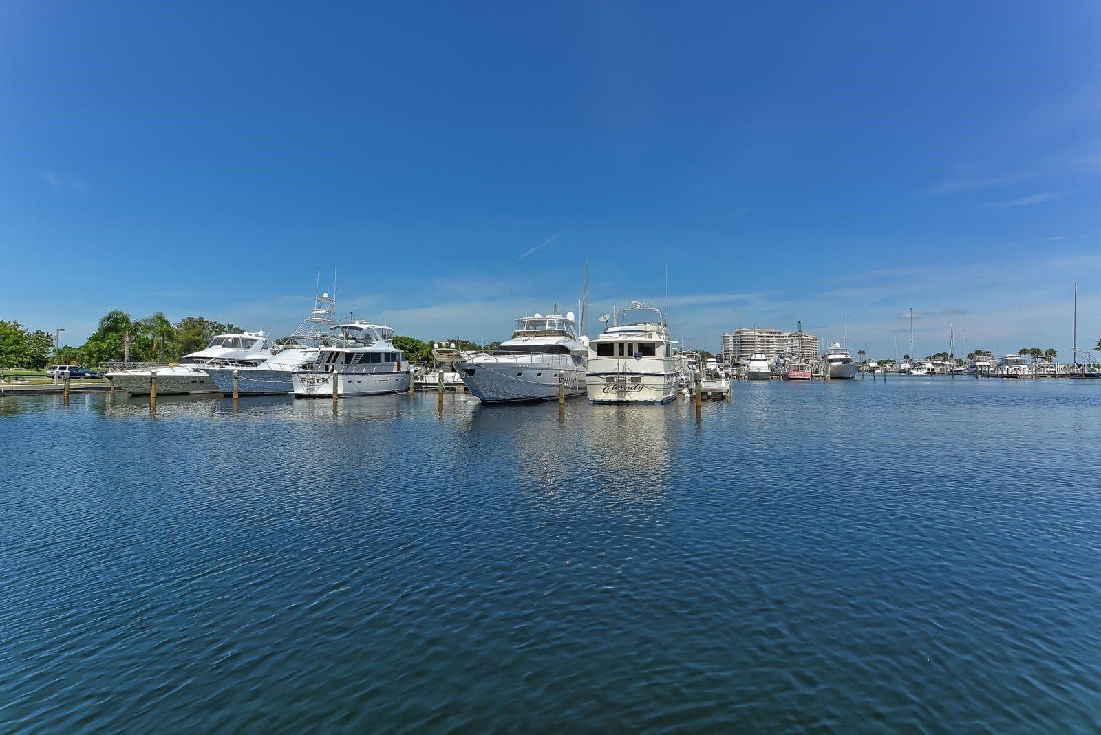 Longboat Key Club Marina is in walking distance. - 3360 BAYOU SOUND, LONGBOAT KEY