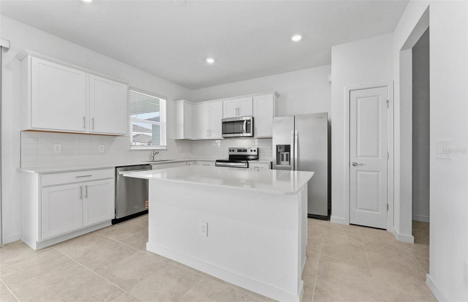 Model Representation - 11133 SYCAMORE GLEN LOOP, THONOTOSASSA