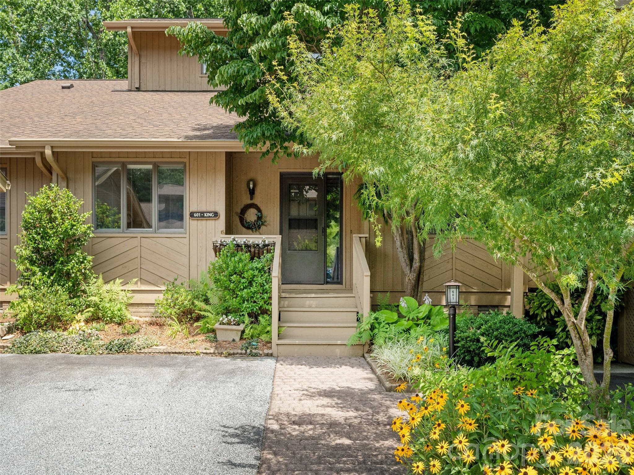 Condominium at 601 Red Oak Drive, Hendersonville, photo 3 of 41