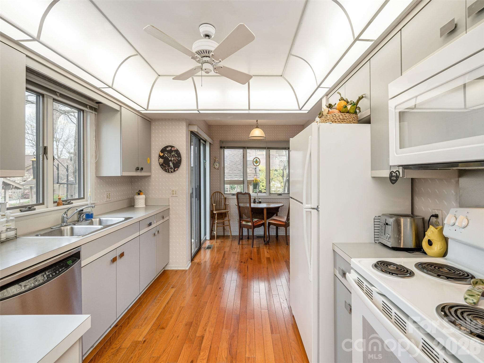 Condominium at 601 Red Oak Drive, Hendersonville, photo 16 of 41