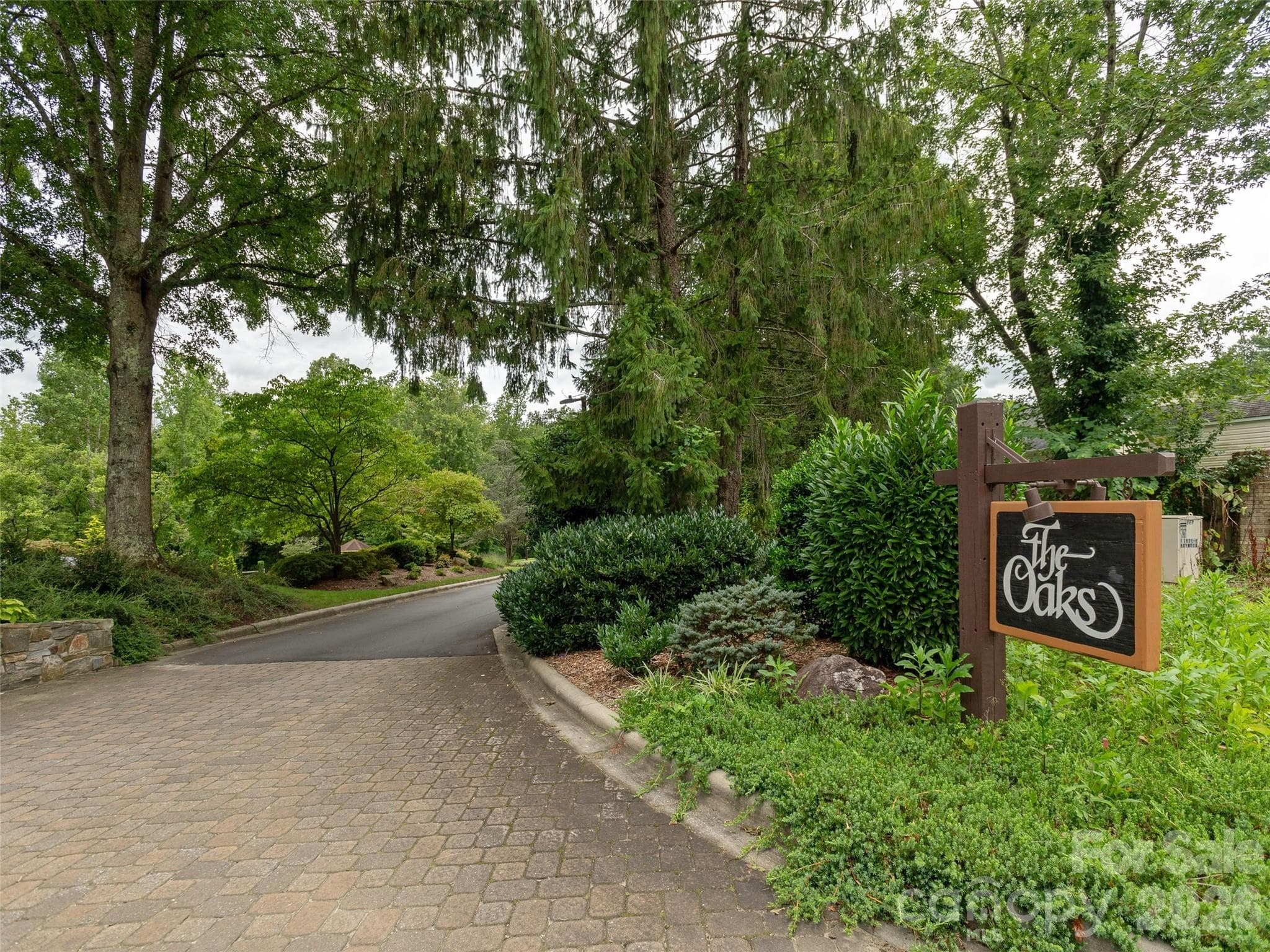 Condominium at 601 Red Oak Drive, Hendersonville, photo 32 of 41