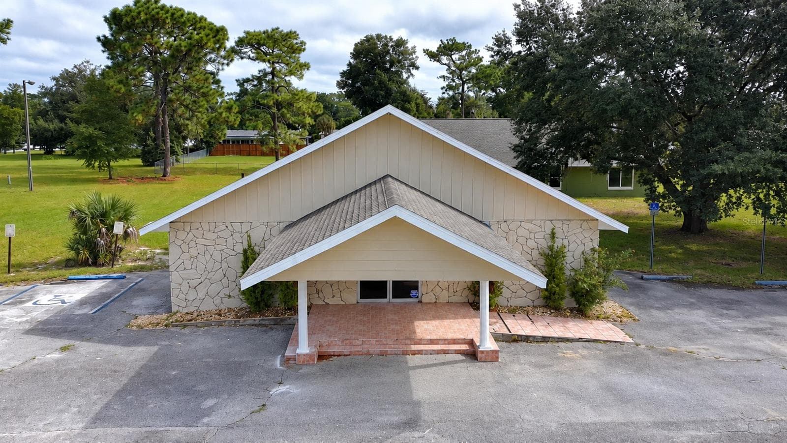484 EMERALD RD
