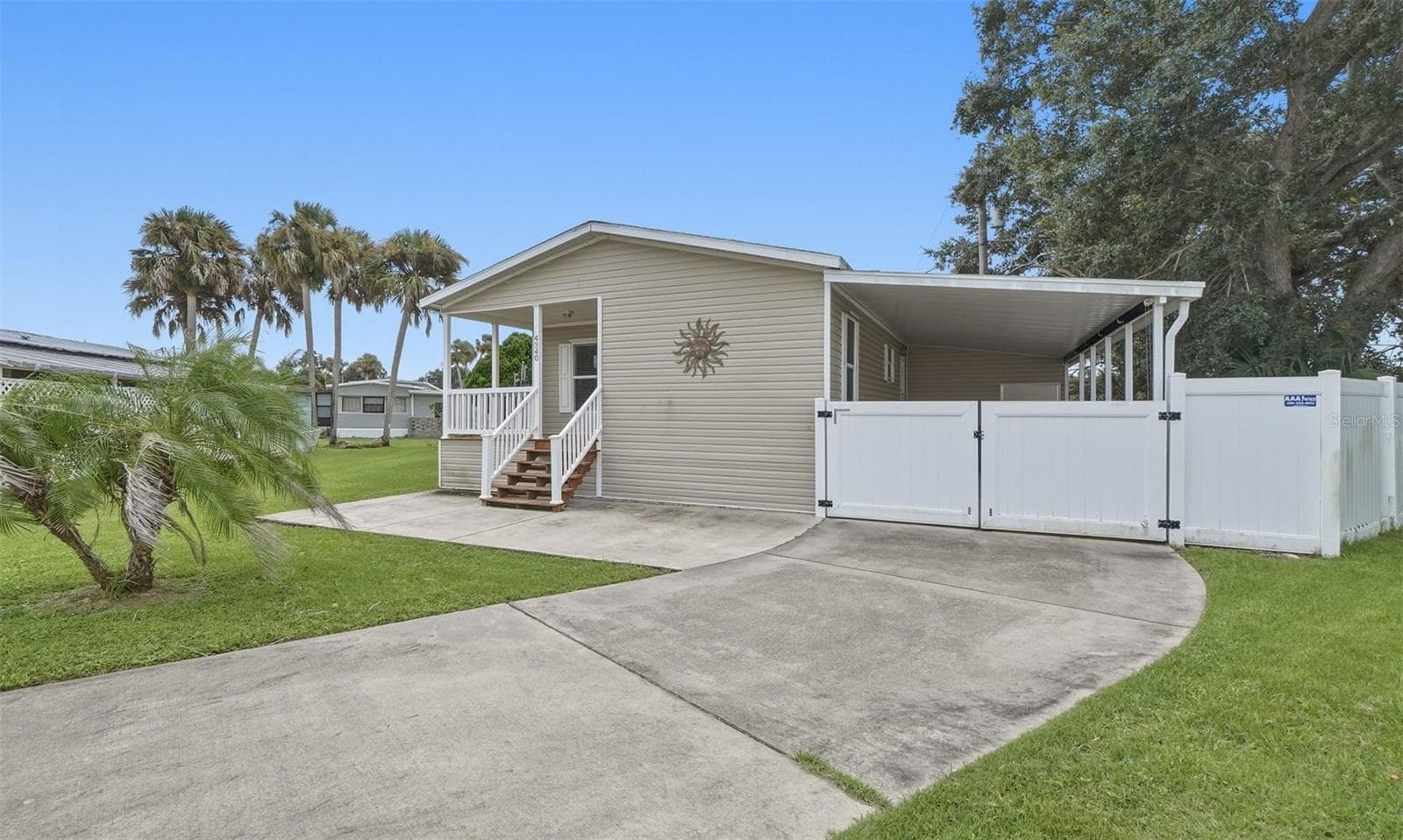Manufactured Home at 4340 CYPRESS WAY, EDGEWATER, photo 3 of 45