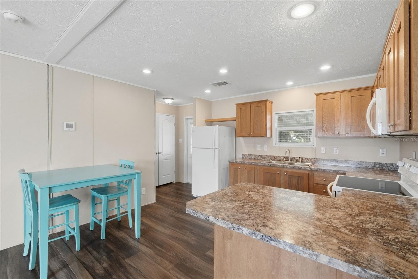 Kitchen/dining area - 4340 CYPRESS WAY, EDGEWATER