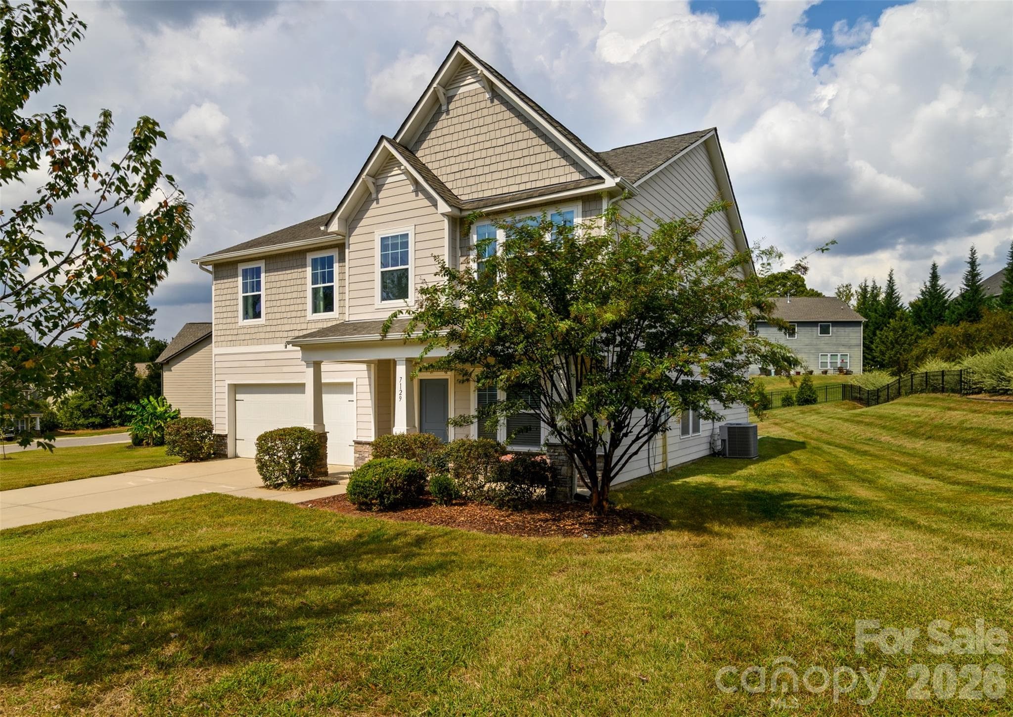 Single Family Residence at 7129 Dove Field Lane, Fort Mill, photo 2 of 42