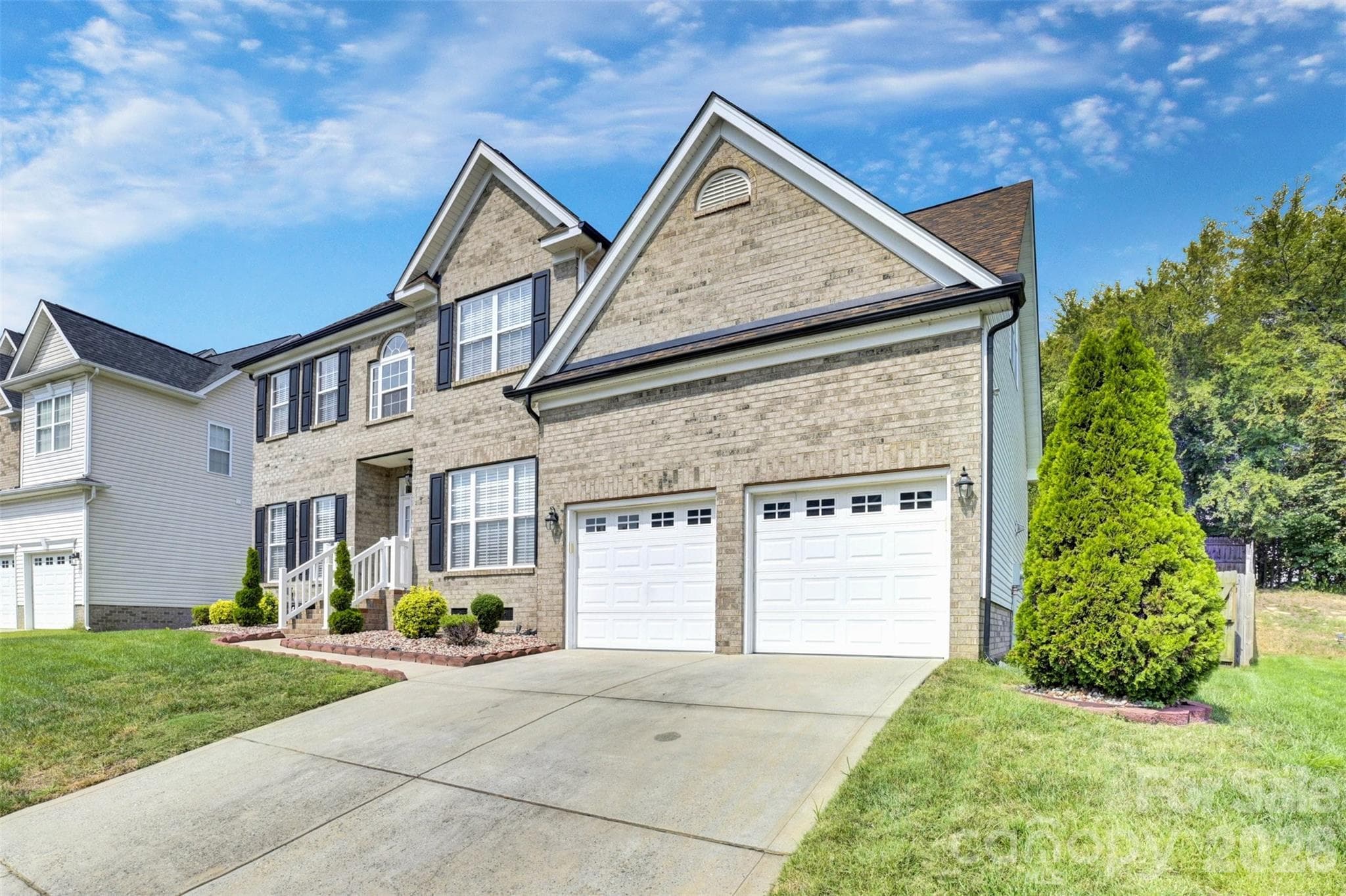 Single Family Residence at 12615 Coltart Court, Charlotte, photo 2 of 34