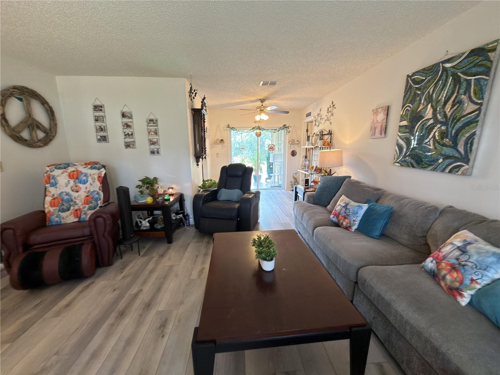 Single Family Residence at 1382 GLENGARRY DR, PALM HARBOR, photo 8 of 40