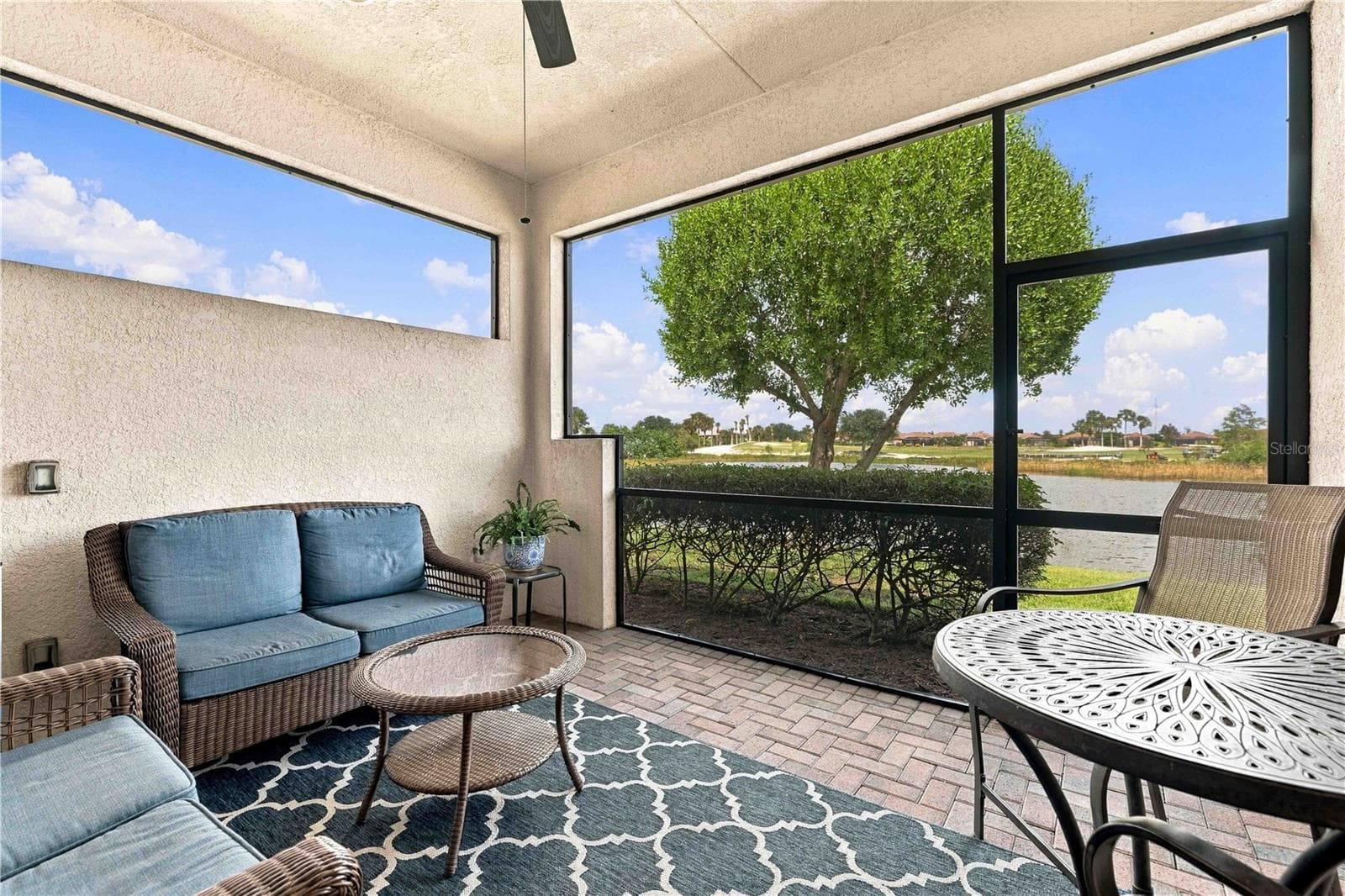 Single Family Residence at 23739 WAVERLY CIR, VENICE, photo 13 of 85