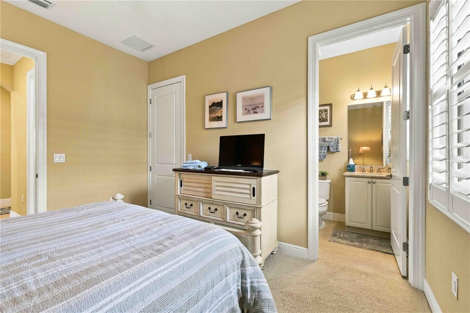 Bedroom #2 with ensuite - 23739 WAVERLY CIR, VENICE