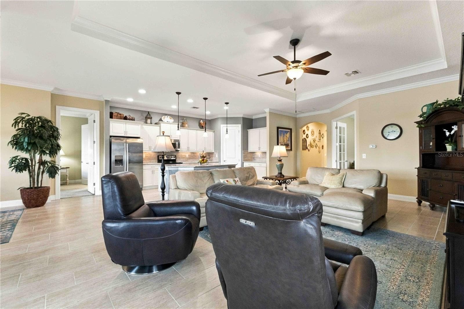 living room - 23739 WAVERLY CIR, VENICE