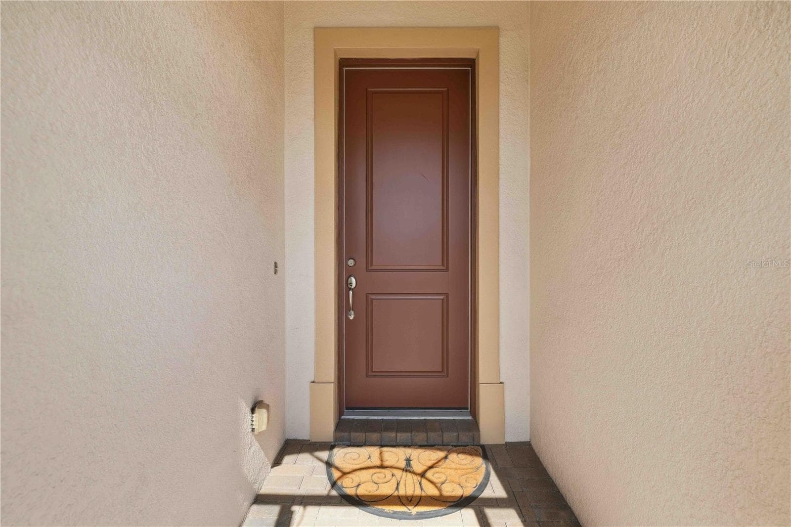Single Family Residence at 23739 WAVERLY CIR, VENICE, photo 2 of 85