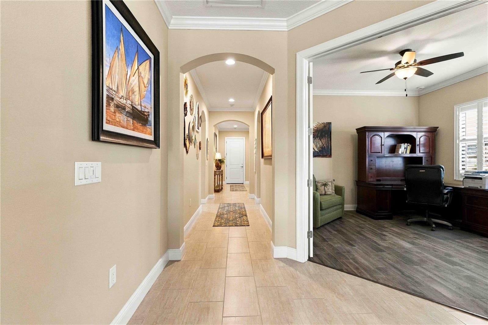 Single Family Residence at 23739 WAVERLY CIR, VENICE, photo 3 of 85