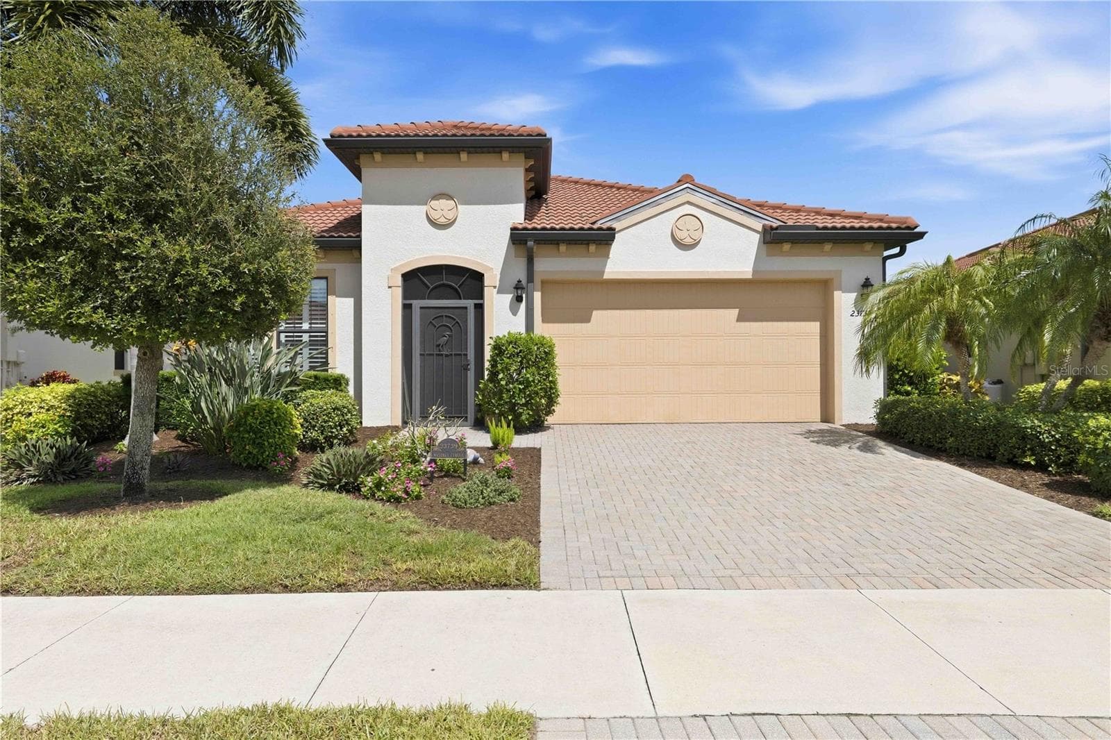 Single Family Residence at 23739 WAVERLY CIR, VENICE, photo 42 of 85
