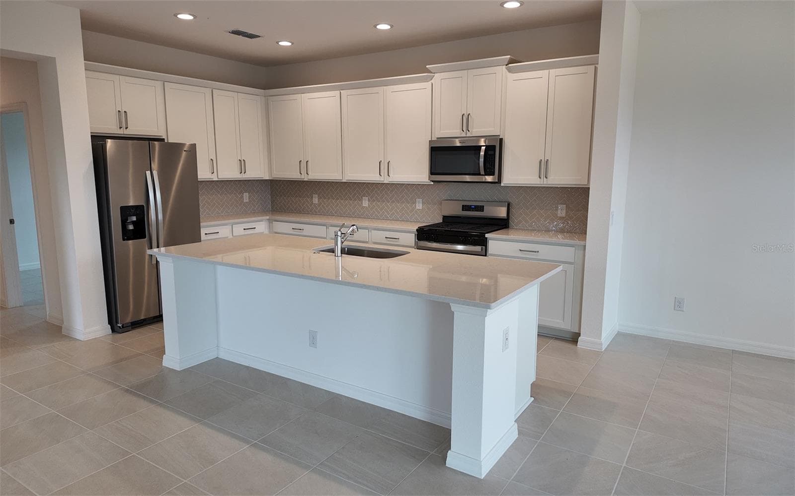 Single Family Residence at 6888 SPANISH IMPERIAL ST, HOWEY IN THE HILLS, photo 4 of 26