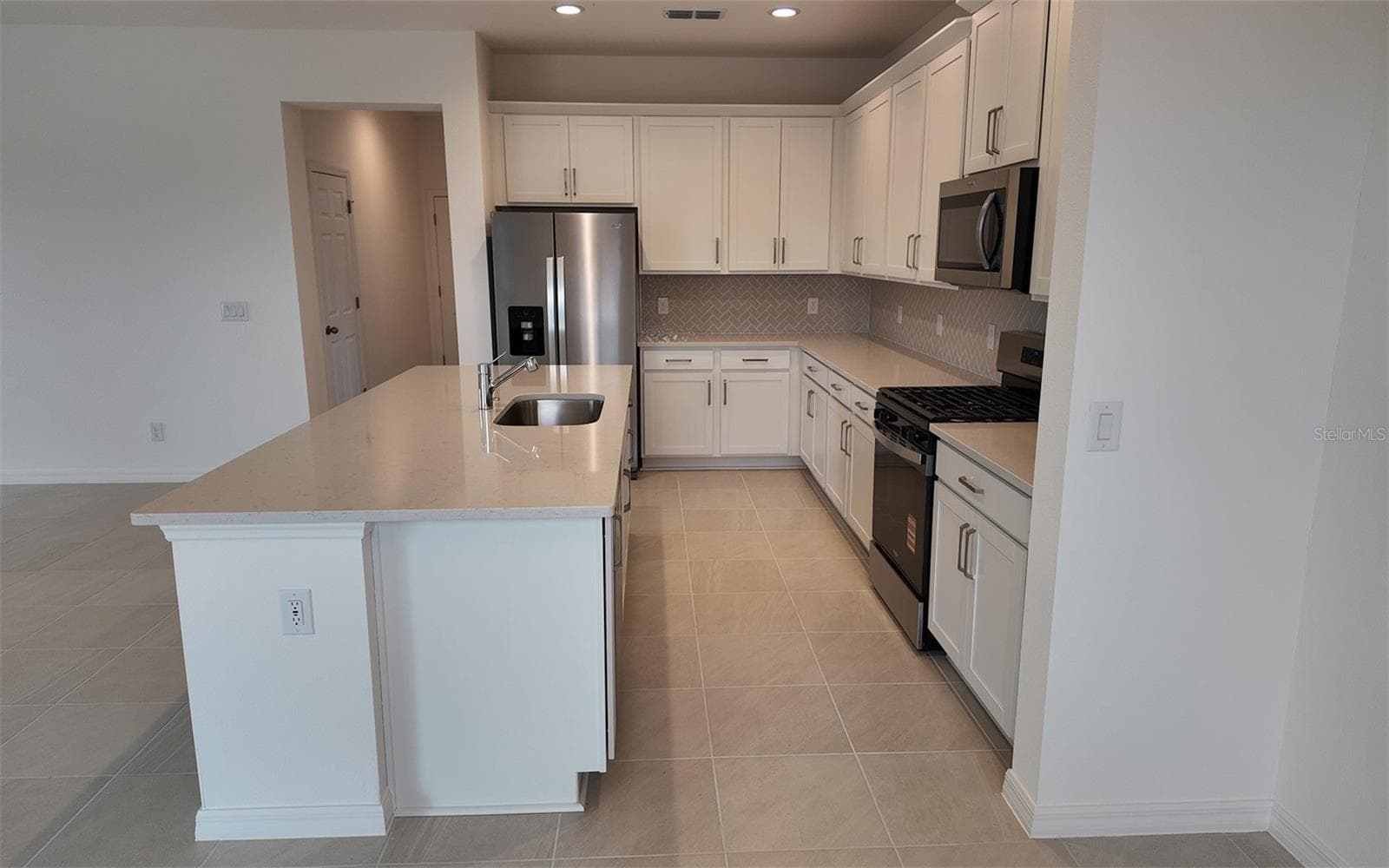 Single Family Residence at 6888 SPANISH IMPERIAL ST, HOWEY IN THE HILLS, photo 5 of 26