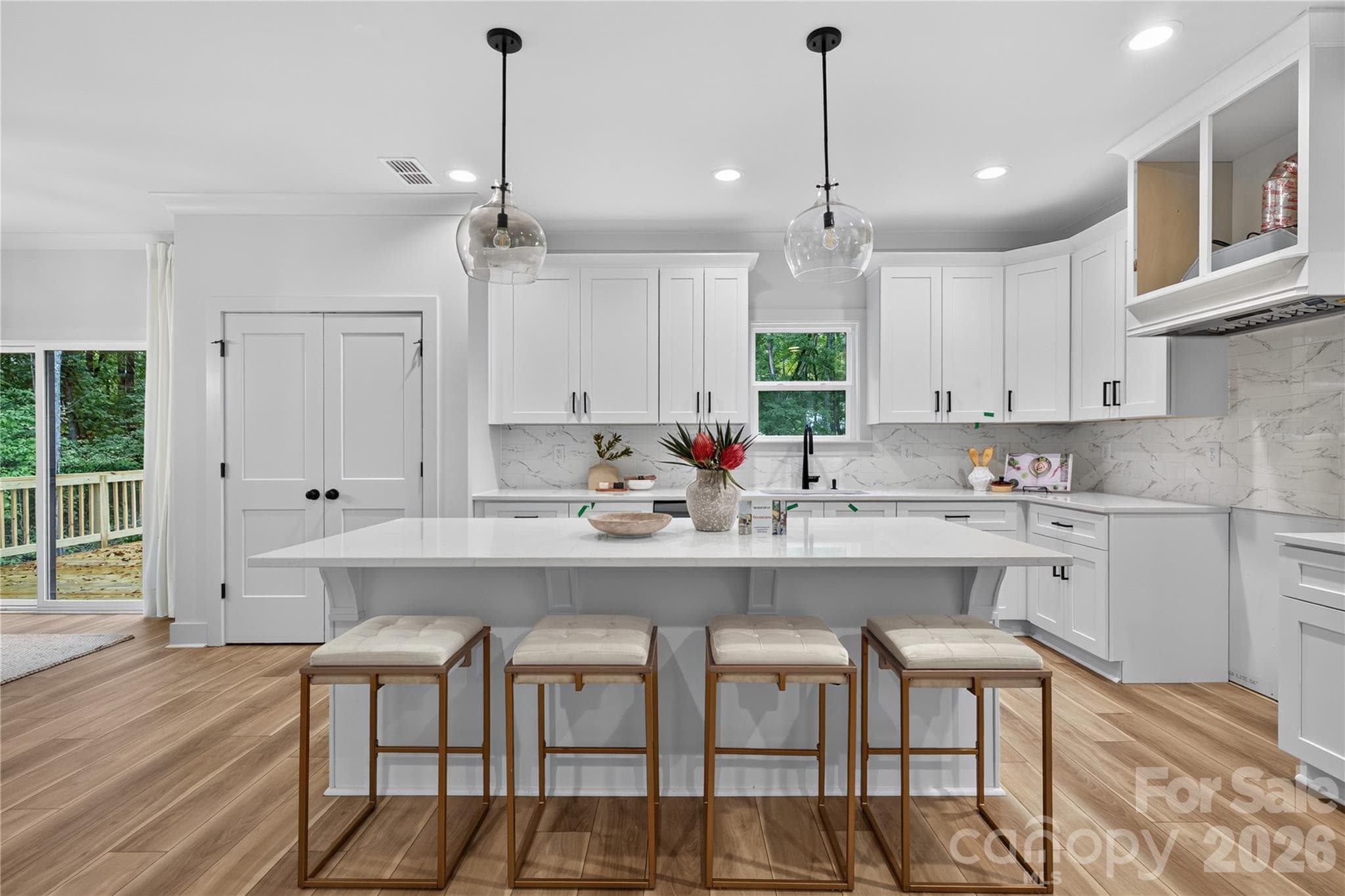 Single Family Residence at 9006 Pinenoll Lane, Charlotte, photo 11 of 30