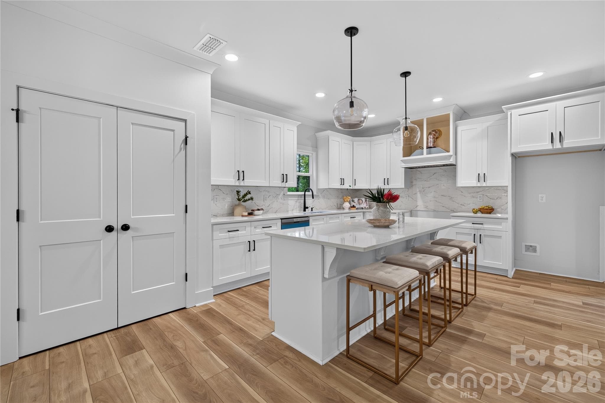 Single Family Residence at 9006 Pinenoll Lane, Charlotte, photo 12 of 30
