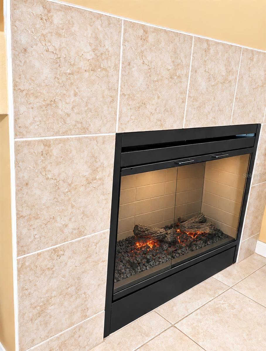 Decorative fireplace - 4408 ARUBA BLVD, CLERMONT