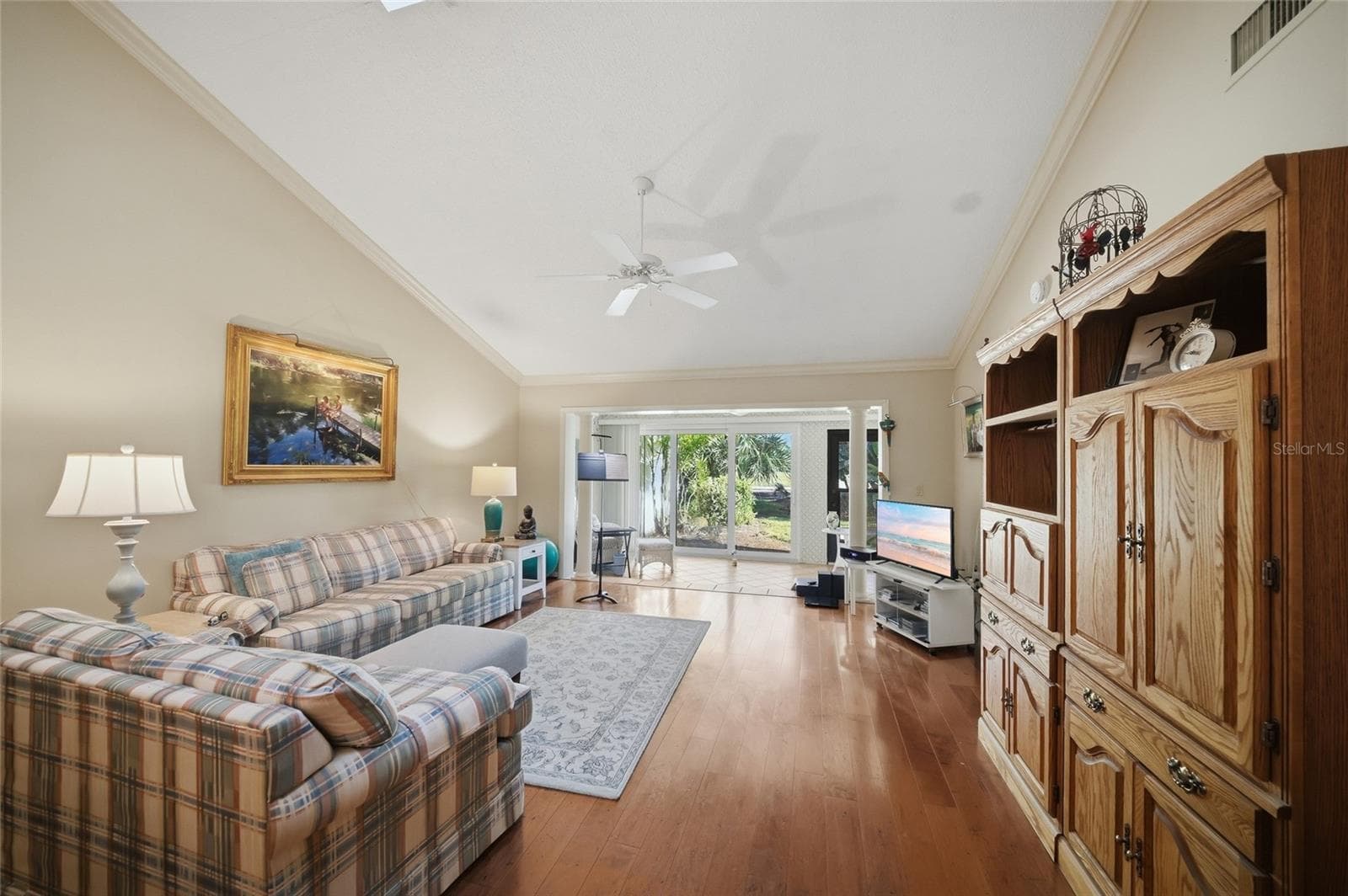 Bright living area with backyard Garden & Golf Course view - 3266 SANDLEHEATH #51, SARASOTA