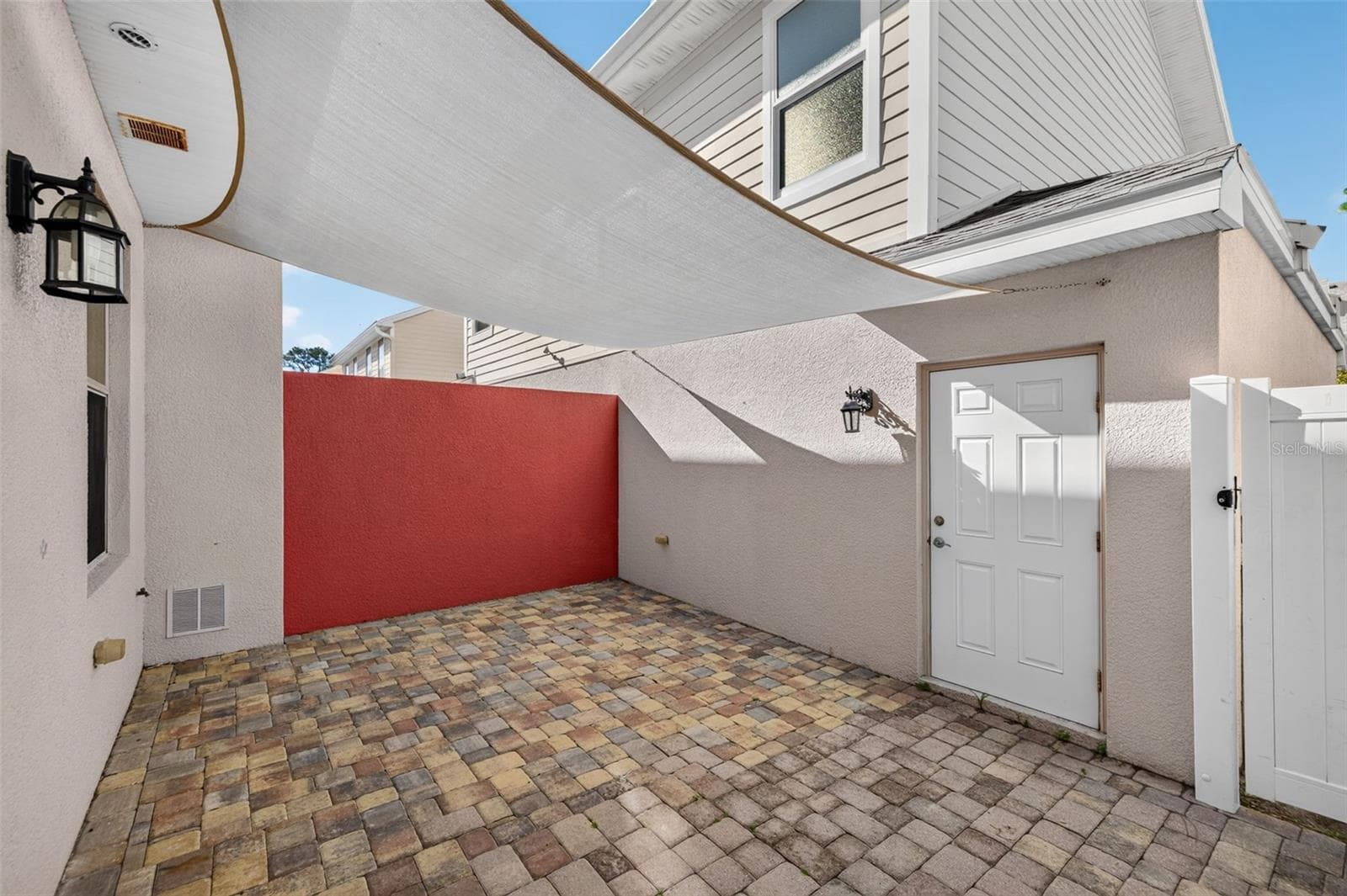 Courtyard - 135 49TH AVE N, ST PETERSBURG