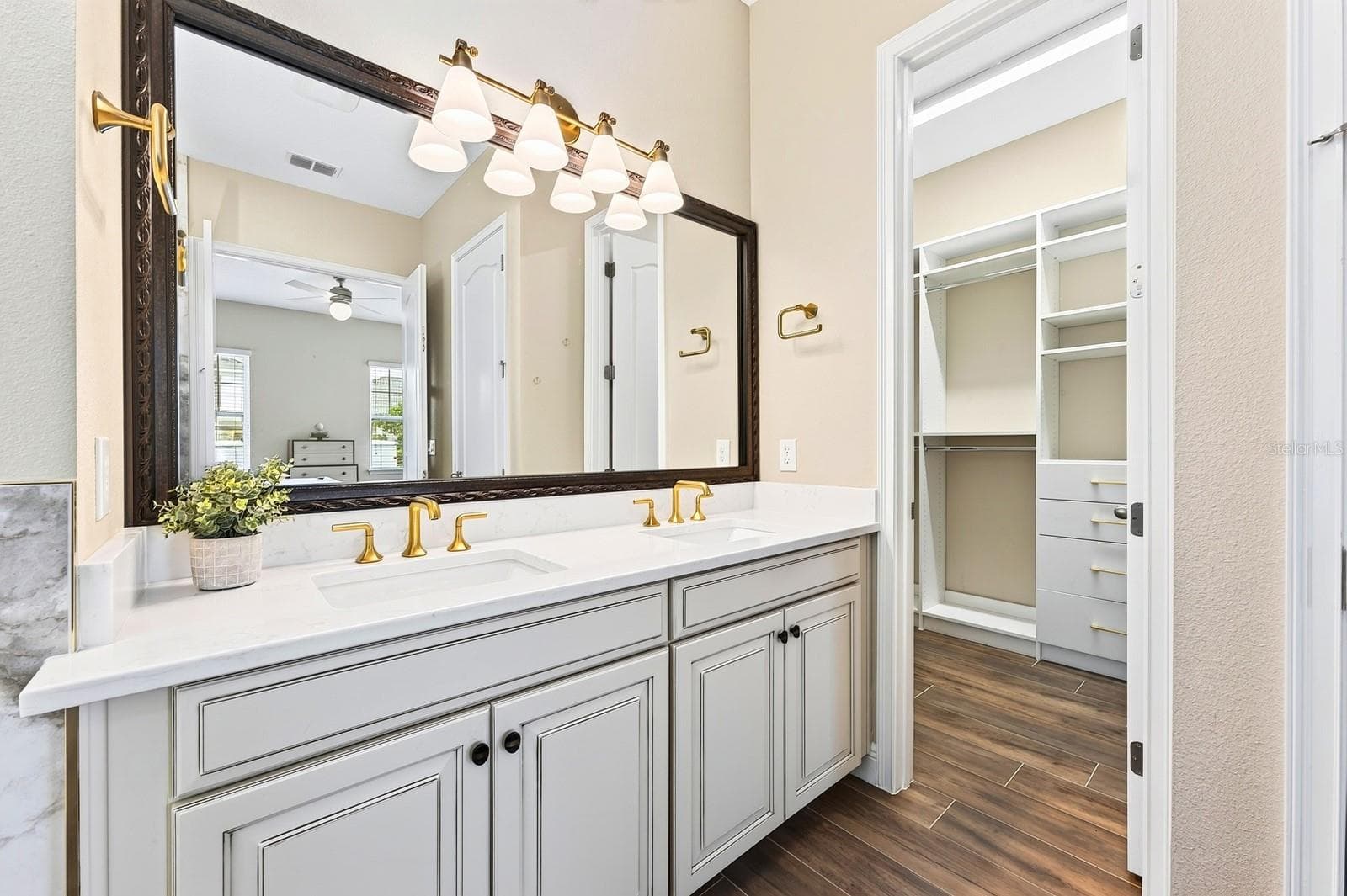 Primary en-suite bath. - 9024 NEHER ST, ORLANDO