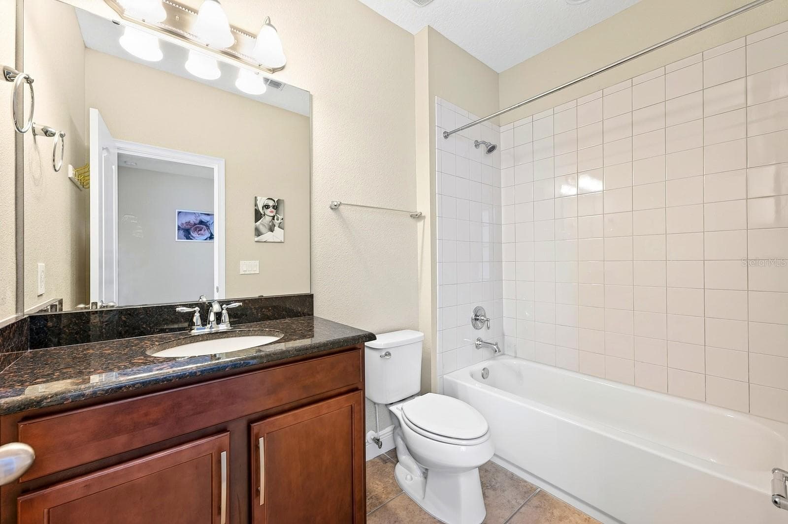 Second full/en-suite bath. - 9024 NEHER ST, ORLANDO