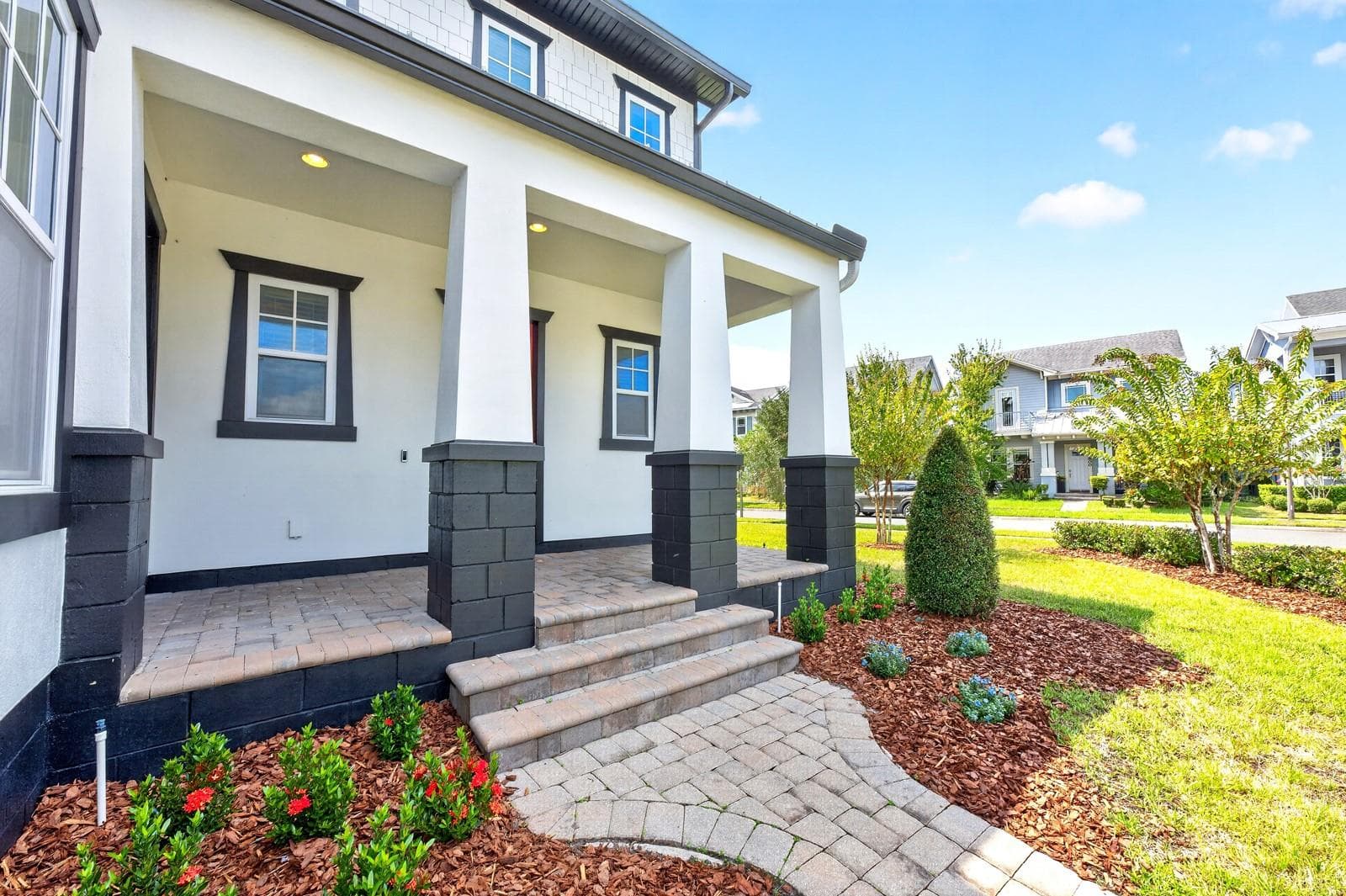 Manicured landscpaing. - 9024 NEHER ST, ORLANDO