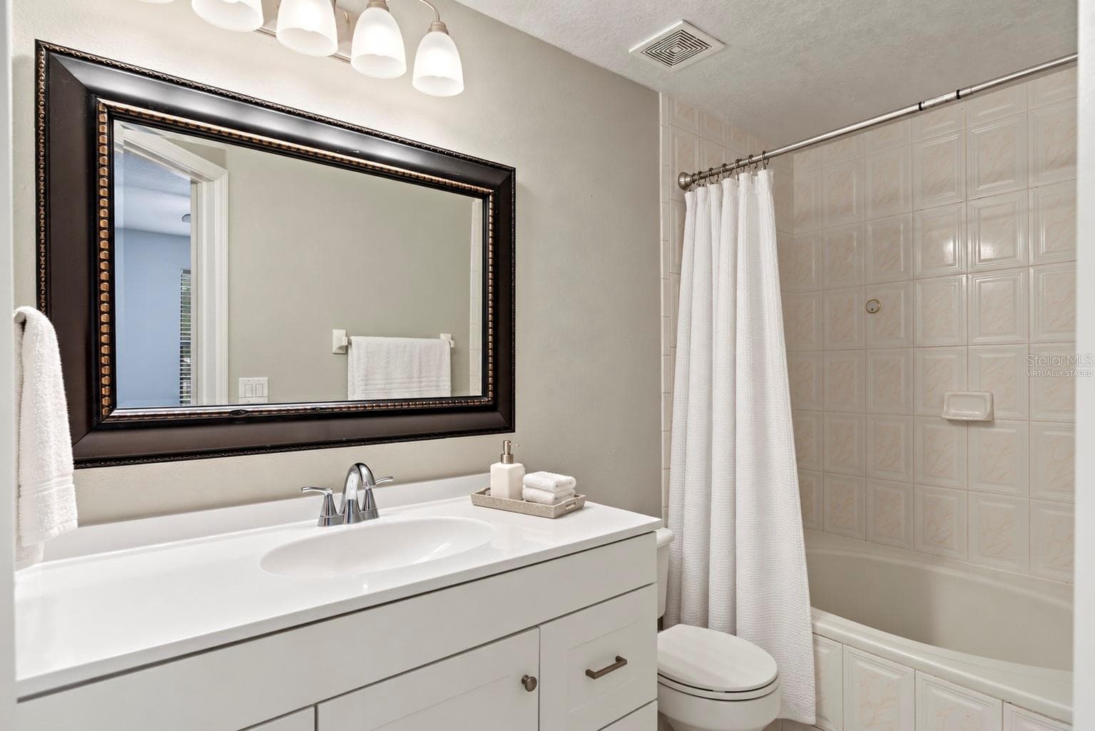 Virtually Staged - 6013 SCOTCHWOOD GLN #20, ORLANDO