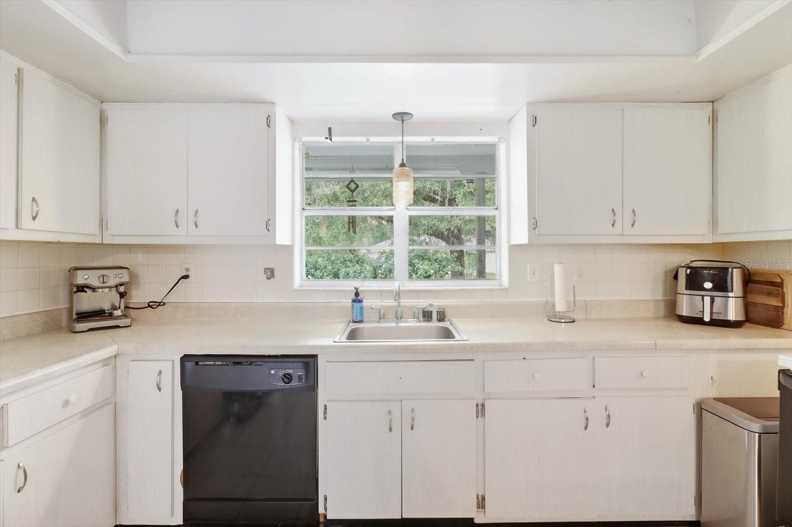Single Family Residence at 937 N MCGOWAN AVE, CRYSTAL RIVER, photo 8 of 31