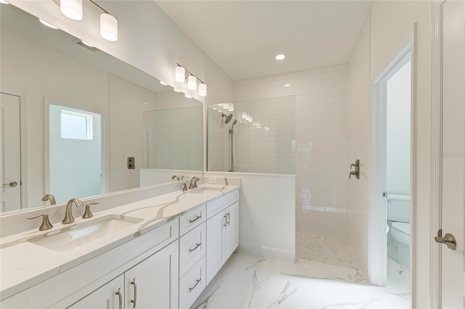 Single Family Residence at 2521 STAR APPLE WAY, SARASOTA, photo 17 of 45