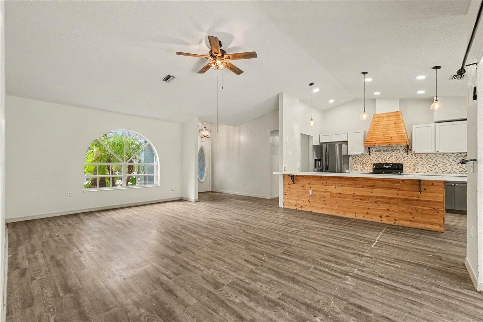 Single Family Residence at 6293 GRAPEWOOD RD, SPRING HILL, photo 9 of 32